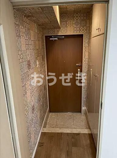 デュオ・スカーラ田原町の玄関