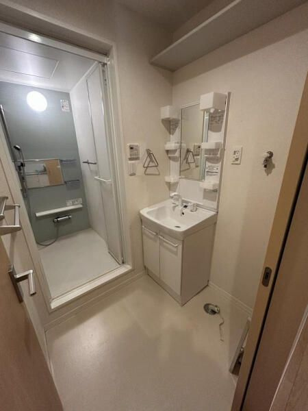 伊勢屋ビルの洗面所|忙しい朝には欠かせない洗面所です