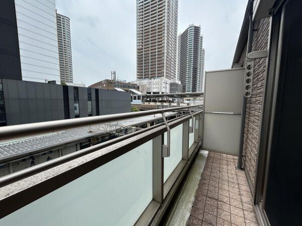 伊勢屋ビルのバルコニー|広々としたバルコニーです
