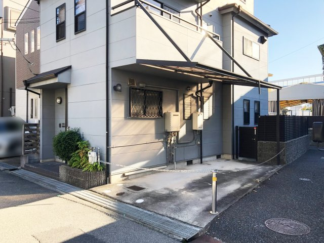 西宮市津門川町戸建の駐車場
