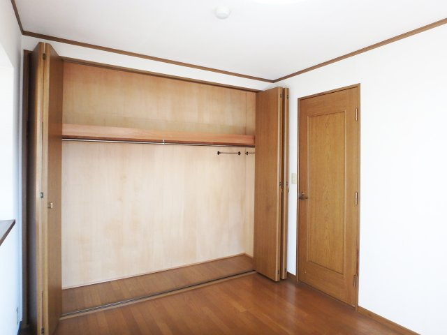 西宮市津門川町戸建の収納