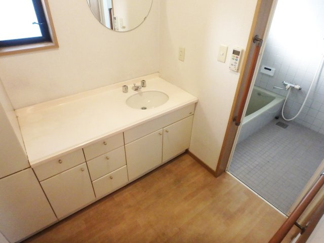 西宮市津門川町戸建の独立洗面台