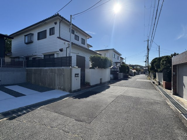 神戸市西区桜が丘中町4丁目新築戸建の前面道路含む現地写真