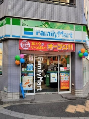 【周辺】 | ロイヤルパイン　ストリーム | ファミリーマート蓮根二丁目店まで203m