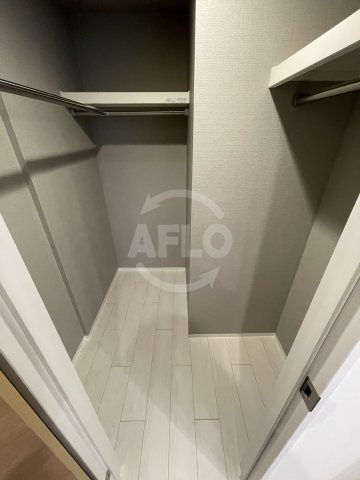 シーズンフラッツ靭本町の収納|シーズンフラッツ靭本町　ウォークインクローゼット