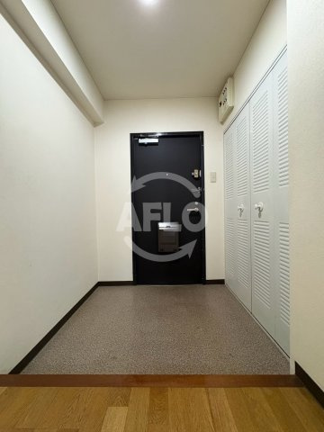 ファミール阿波座　本田小学校区の玄関|ファミール阿波座　ウォークインクローゼット
