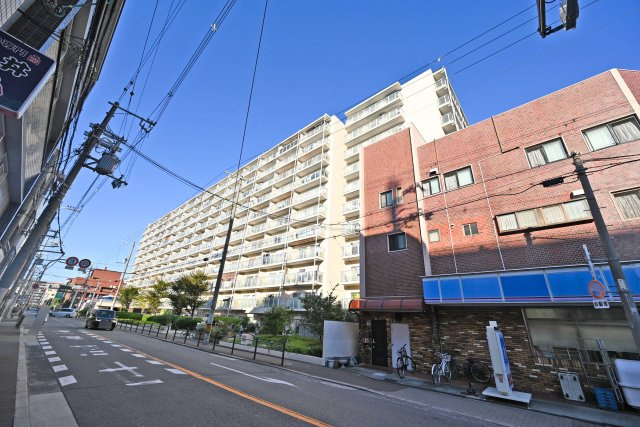 関目グリーンハイツＡ棟の外観|ご不明な税金・諸費用についても丁寧にサポートいたします。現地見学で、住まいのイメージやご希望をぜひお聞かせください。