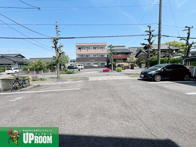 サープラスワンハセガワの駐車場