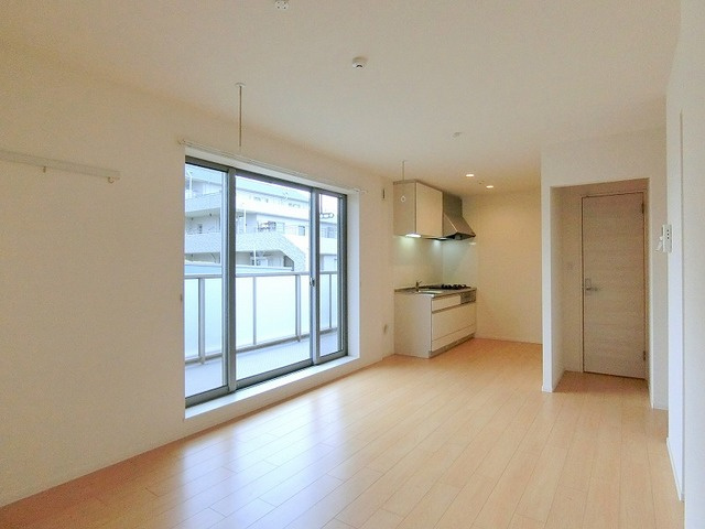 武蔵野市緑町１丁目の賃貸マンションの居間・リビング|★広々としたリビング★