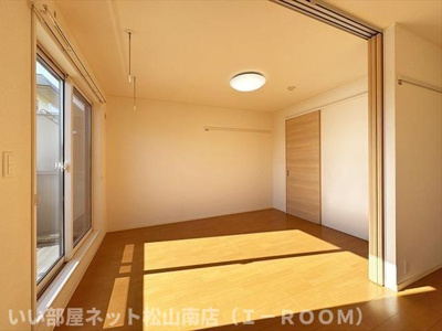 【洋室】 | トラッドハイム斎院