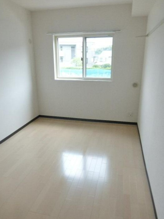 川崎市多摩区菅北浦２丁目の賃貸マンションの居間・リビング