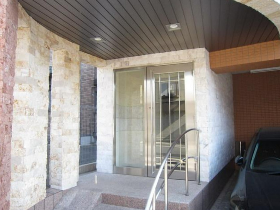 川崎市多摩区菅北浦２丁目の賃貸マンションのエントランス