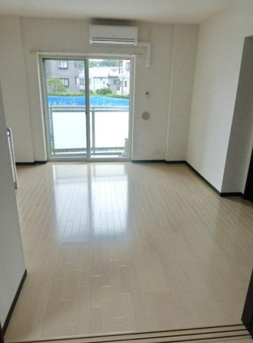 川崎市多摩区菅北浦２丁目の賃貸マンションの居間・リビング