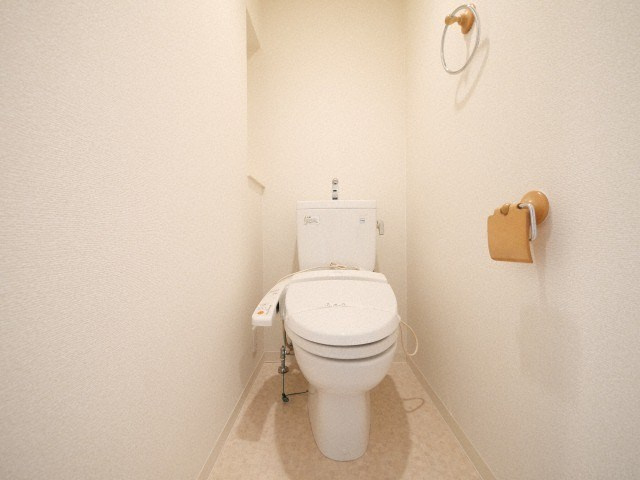 コーポYAHATAナンバ元町のトイレ