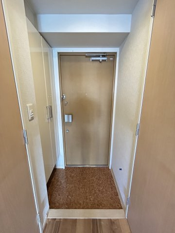 コーポYAHATAナンバ元町の玄関