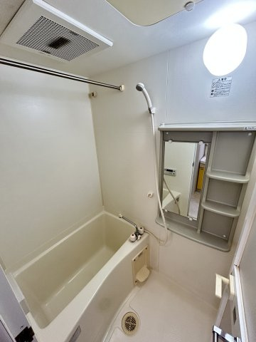 コーポYAHATAナンバ元町の浴室