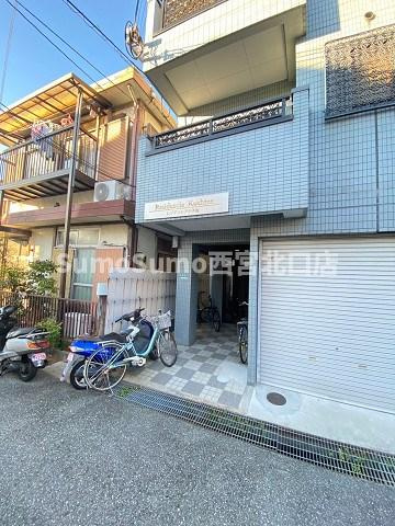 レジデンシア甲子園のエントランス