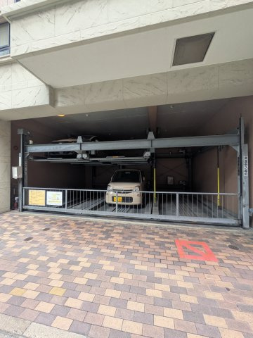 フェイスカミーユの駐車場