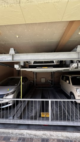 フェイスカミーユの駐車場