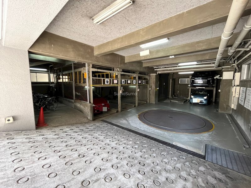 アストレア内淡路の駐車場