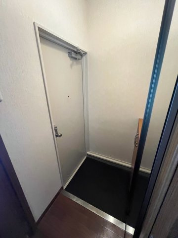 グリーンフォレスト西宮1の玄関