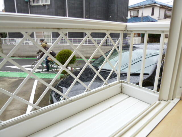 調布市八雲台１丁目のアパートのバルコニー