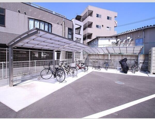 シュライン妙見レジデンスの駐車場