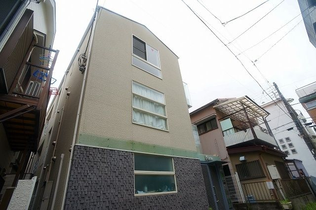 横浜市神奈川区松本町３丁目のアパートの外観