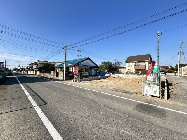 新築　伊勢崎市大正寺町第２　クレイドルガーデン　１号棟の前面道路含む現地写真|現地写真　南西側接道幅員約7.5ｍ		