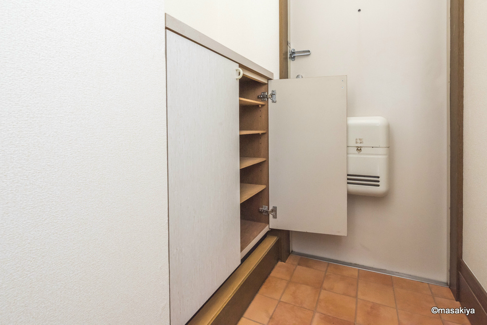 カーサ稲葉の玄関|下駄箱
室内の写真は同じ建物内の別のお部屋の物です。