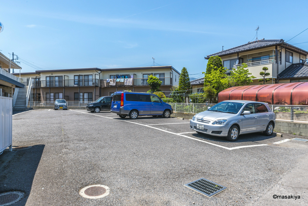 カーサ稲葉の駐車場|駐車場
室内の写真は同じ建物内の別のお部屋の物です。