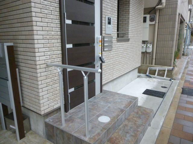 イースト・アイのエントランス|建物の内部です