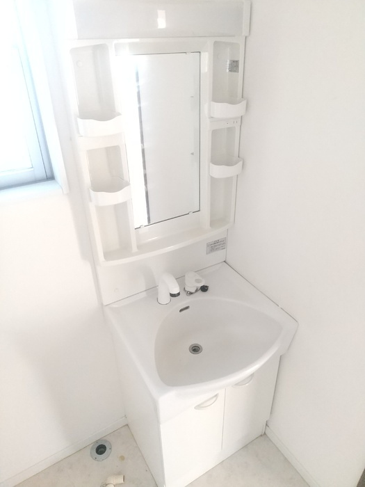 柏森西前貸家の洗面所