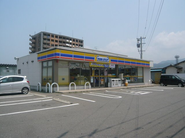 プラムブロッサムの周辺|ミニストップ篠栗尾仲店まで446ｍ