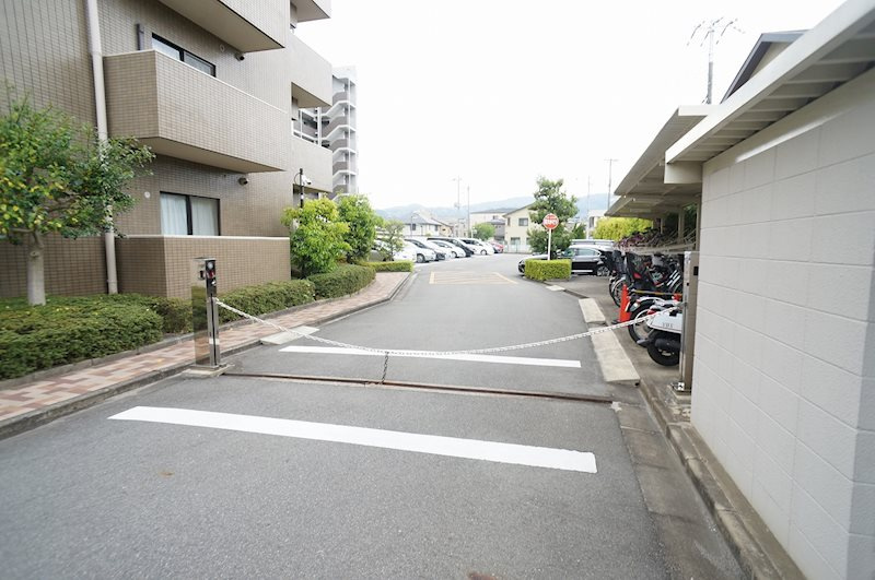 ファミール長岡京グランデュールの駐車場
