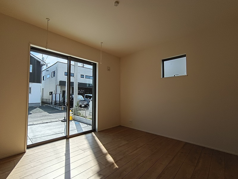 LiGNAGE NEX-G 高崎市下小鳥町1期 4号棟の洋室|現地撮影