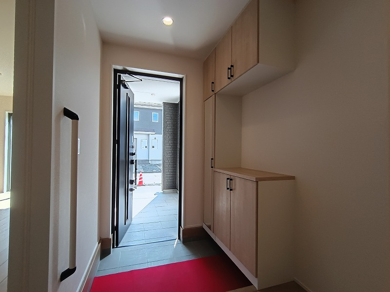 LiGNAGE NEX-G 高崎市下小鳥町1期 4号棟の玄関|現地撮影