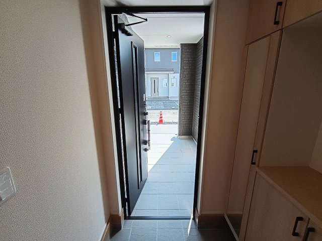 LiGNAGE NEX-G 高崎市下小鳥町1期 4号棟の玄関|現地撮影