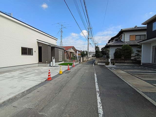 LiGNAGE NEX-G 高崎市下小鳥町1期 4号棟の前面道路含む現地写真