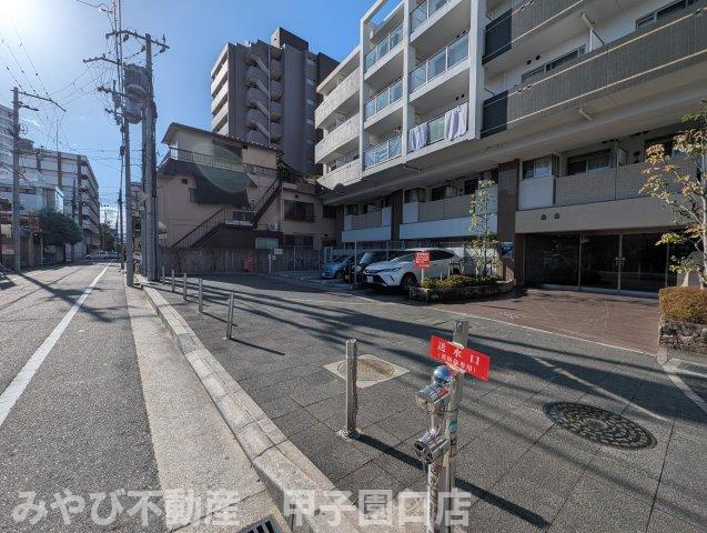 セレニテ甲子園Ⅱのエントランス