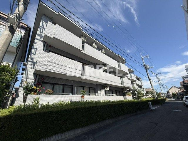 ホワイティ石橋の外観