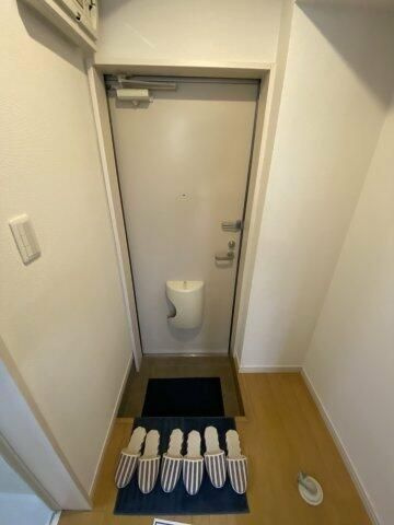 ワイオリ横浜天王町の玄関