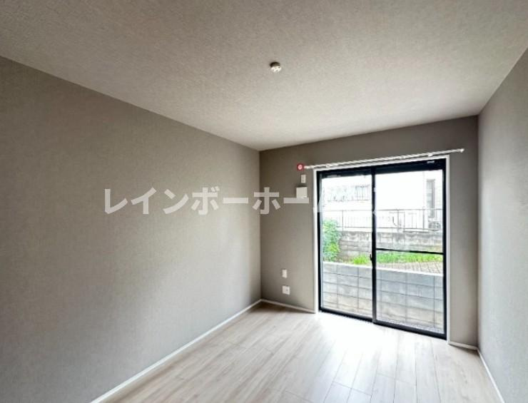 仮）道野辺共同住宅仲介手数料（賃料の1.10ヵ月）の50％OFF対象物件！の居間・リビング|同建築会社2026年建築の類似・設備は同様となります