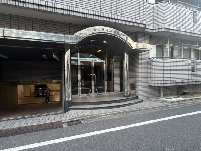 サンライズ根津のエントランス