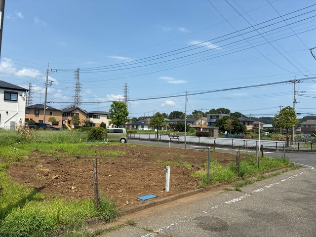 あきる野原小宮第2期　全2棟　2号棟の前面道路含む現地写真