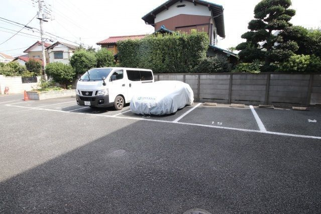 ルミエールの駐車場