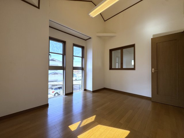神戸市西区伊川谷町有瀬　戸建ての洋室