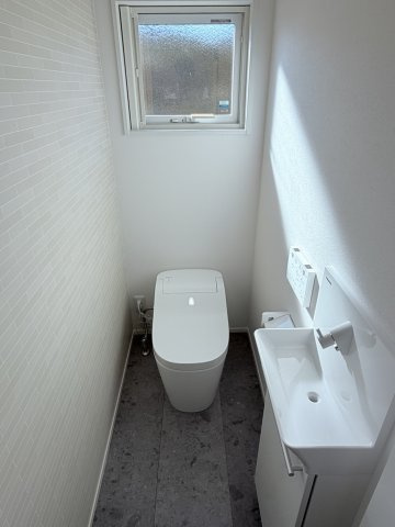 豊科高家　建売住宅のトイレ
