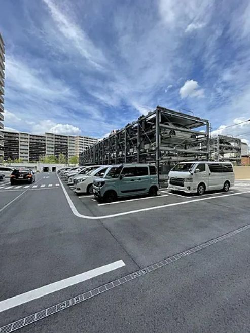 ザ・パークハウス オイコス 赤羽志茂 サードスクエアの駐車場