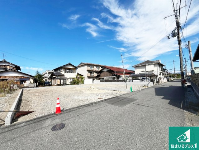 即日案内可能■東近江市沖野　第4期　新築一戸建ての前面道路含む現地写真|周辺は落ち着いた街並みの住宅地！子育てがしやすい住環境です！まだ未完成ですが、現地でしかわからない事もございます。是非一度ご覧ください。